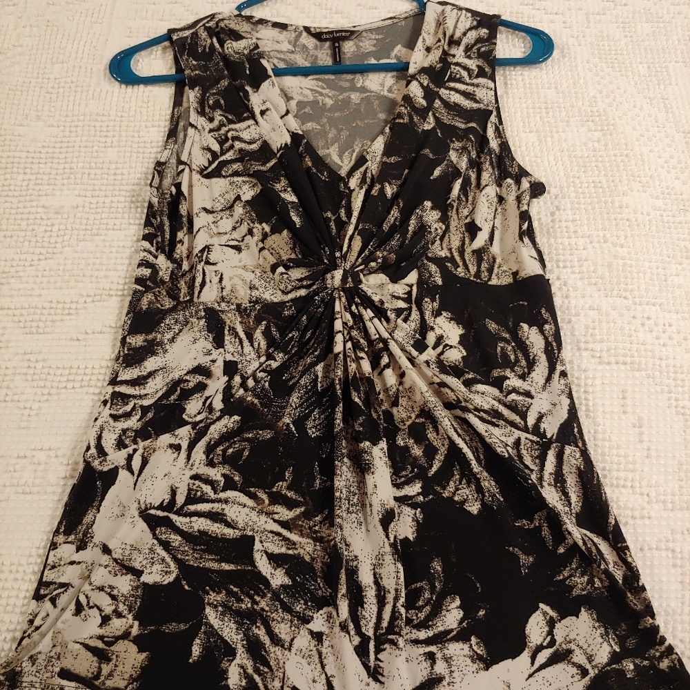 Sleeveless Daisy Fuentes Blouse size Small